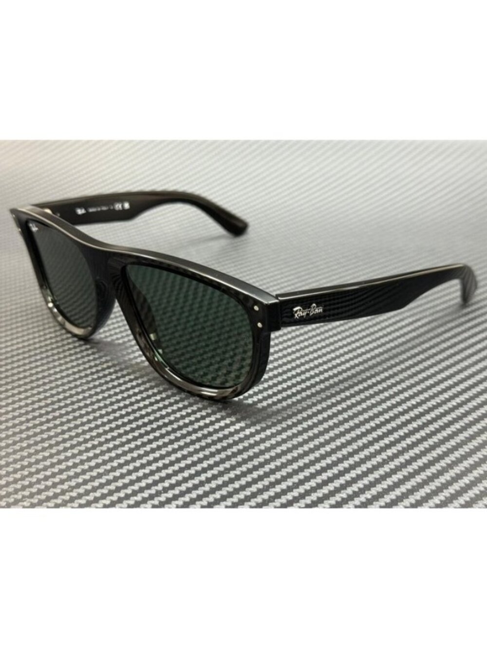 New Ray-Ban"},"review":[{"@type":"Review","name":"Sunglasses look really good an
